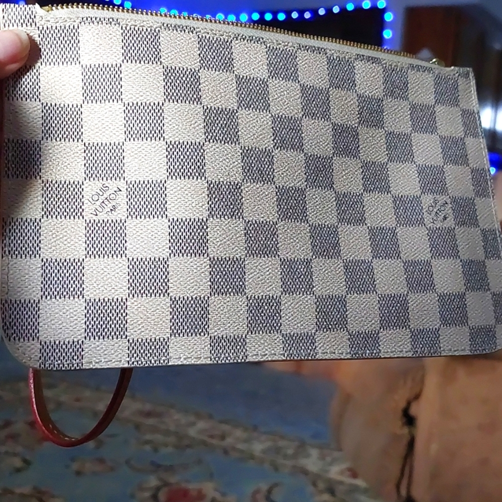 Louis Vuitton Neverfull Pouchette